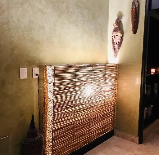 Beautiful Bali-boho Design Loft - Two Blocks From Sea