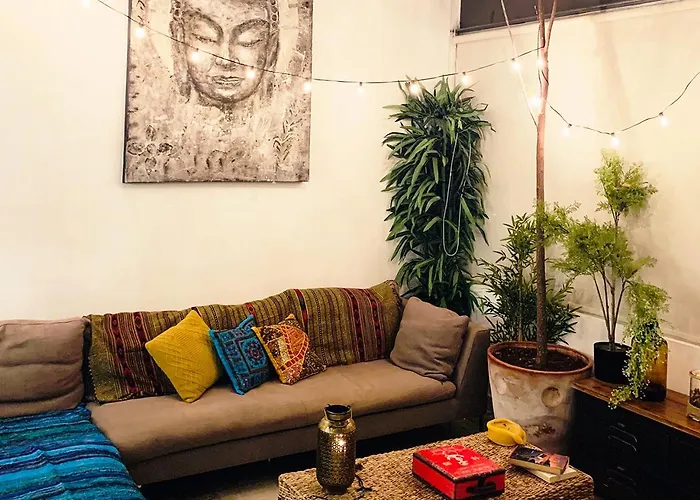 Beautiful Bali-boho Design Loft - Two Blocks From Sea Apartment