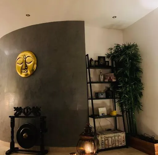 Beautiful Bali-boho Design Loft - Two Blocks From Sea Apartment *