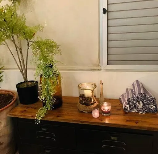 Beautiful Bali-boho Design Loft - Two Blocks From Sea