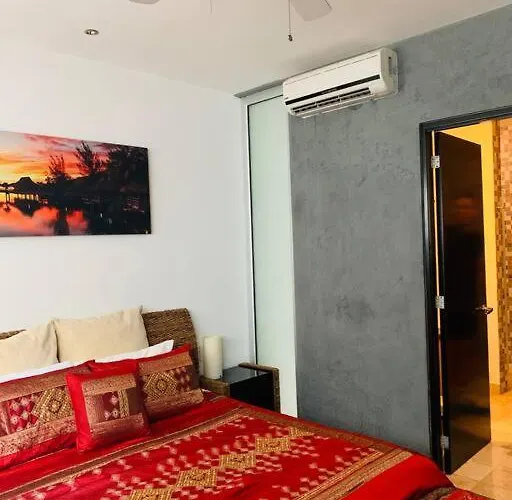 Beautiful Bali-boho Design Loft - Two Blocks From Sea Apartment *