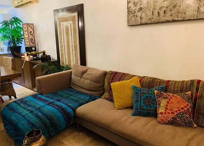 Beautiful Bali-boho Design Loft - Two Blocks From Sea