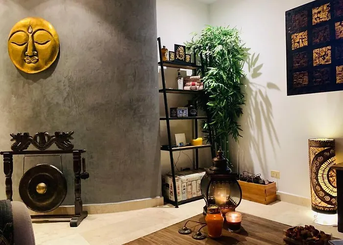 Beautiful Bali-boho Design Loft - Two Blocks From Sea Apartment
